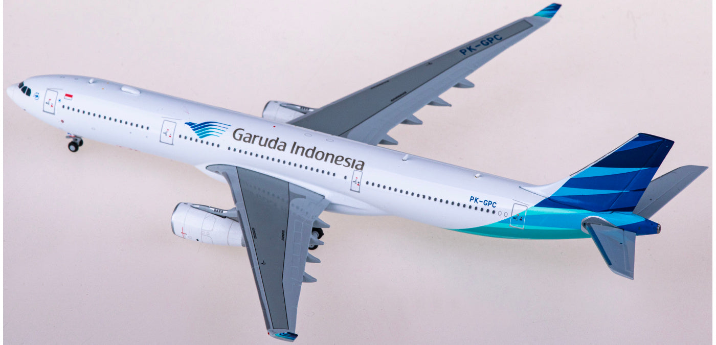 1:400 JC Wings LH4217 Garuda Indonesia Airbus A330-300 PK-GPC Aircraft Model+Free Tractor