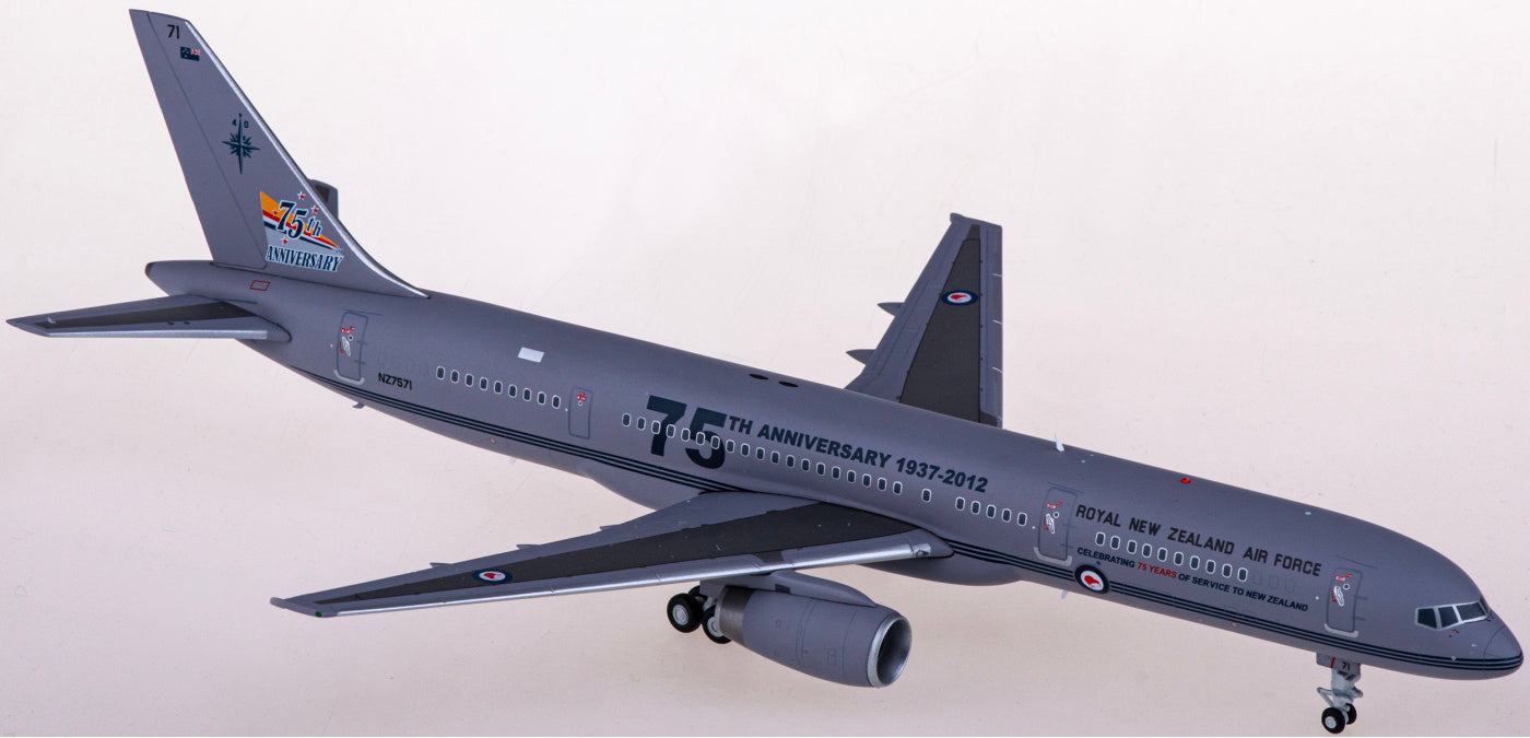 1:200 JC Wings XX20033 Royal New Zealand Air Force Boeing 757-200 NZ7571 Aircraft Model