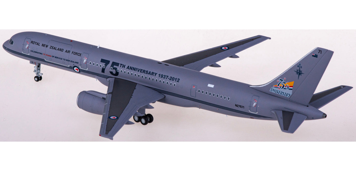 1:200 JC Wings XX20033 Royal New Zealand Air Force Boeing 757-200 NZ7571 Aircraft Model