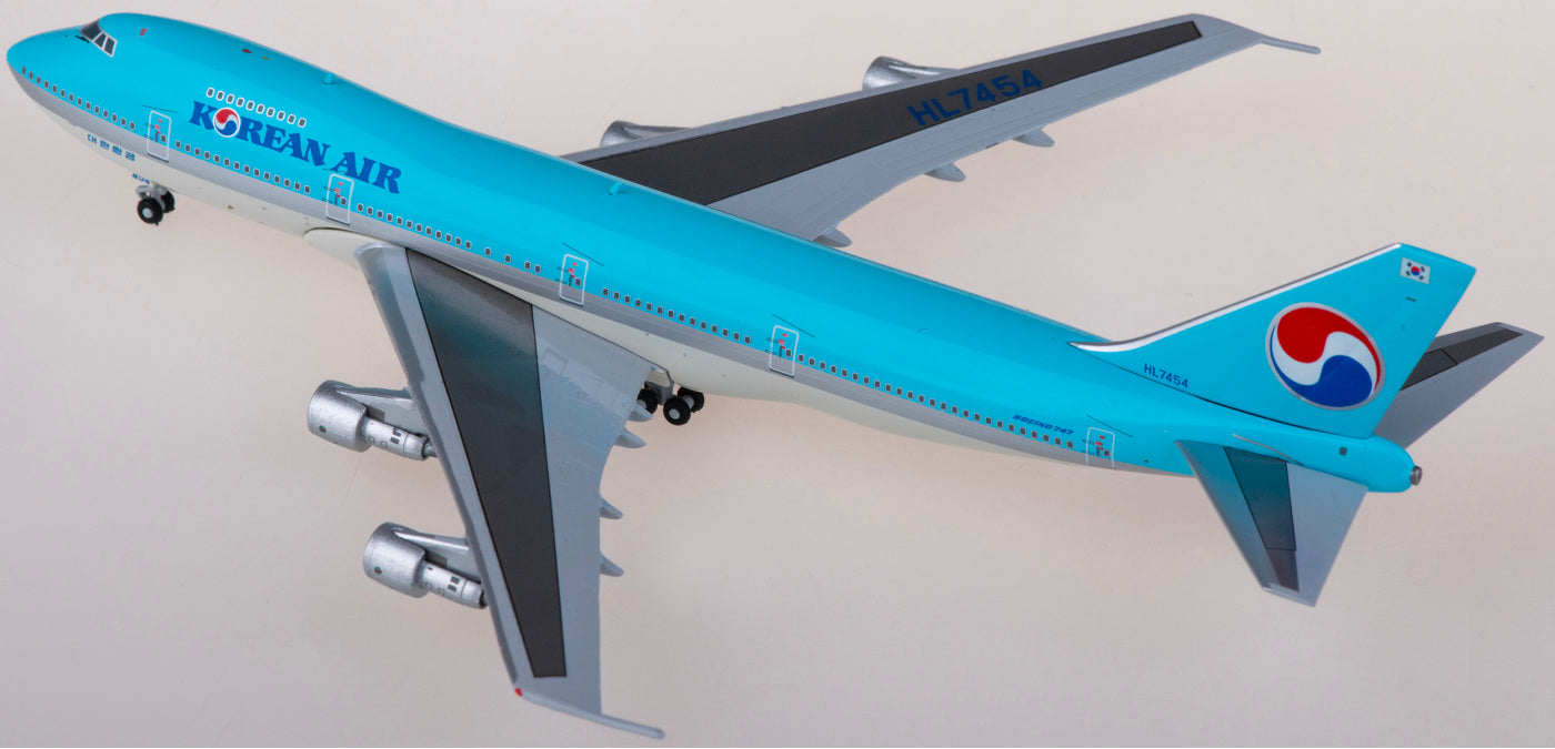 1:400 JC Wings BB4-742-002 Korean Air Boeing 747-200B HL7454 Aircraft Model+Free Tractor