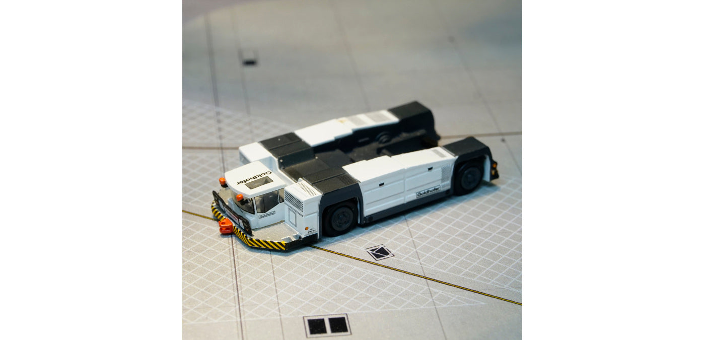 1:200 Fantasy Wings FWDP-PB-2025 Goldhofer AST-1 Airport Tractor