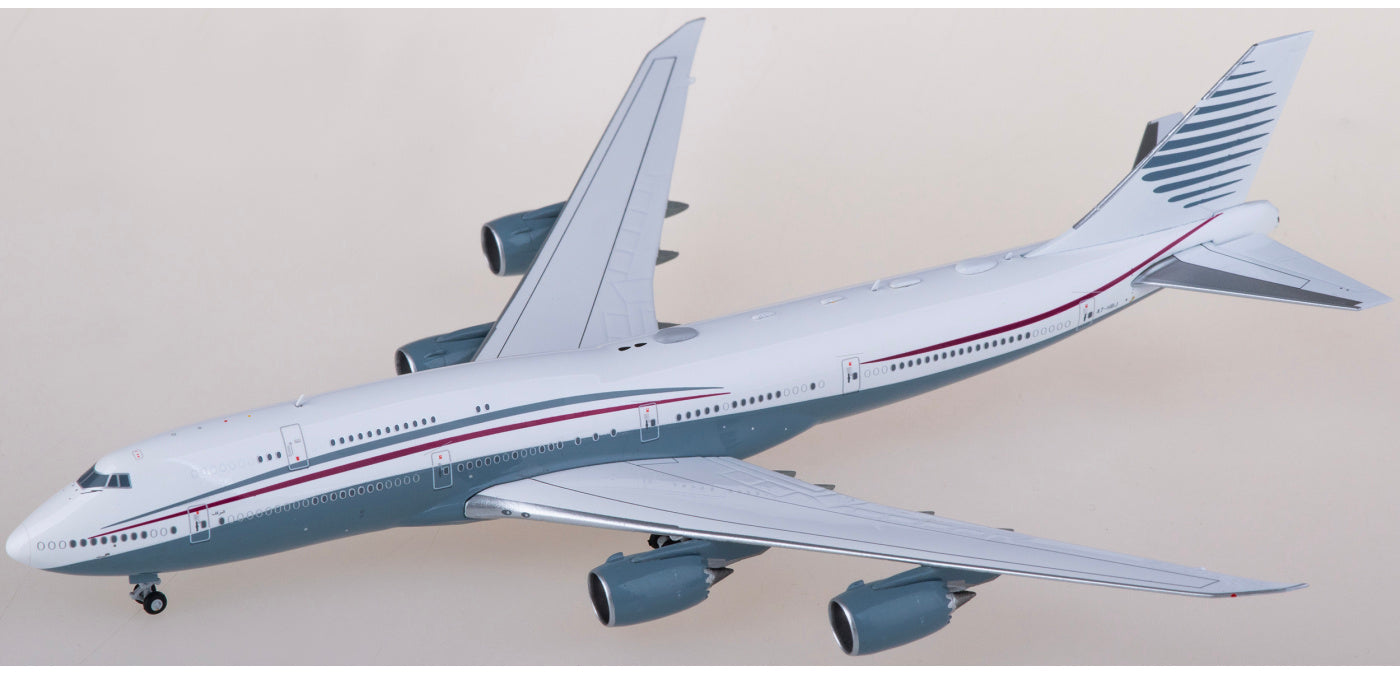 1:400 JC Wings XX40162 Qatar Amiri Flight Boeing 747-8 A7-HBJ Aircraft Model+Free Tractor
