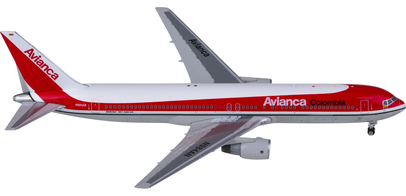 1:400 Phoenix PH11885 Avianca Boeing 767-300ER N984AN Aircraft Model+Free Tractor