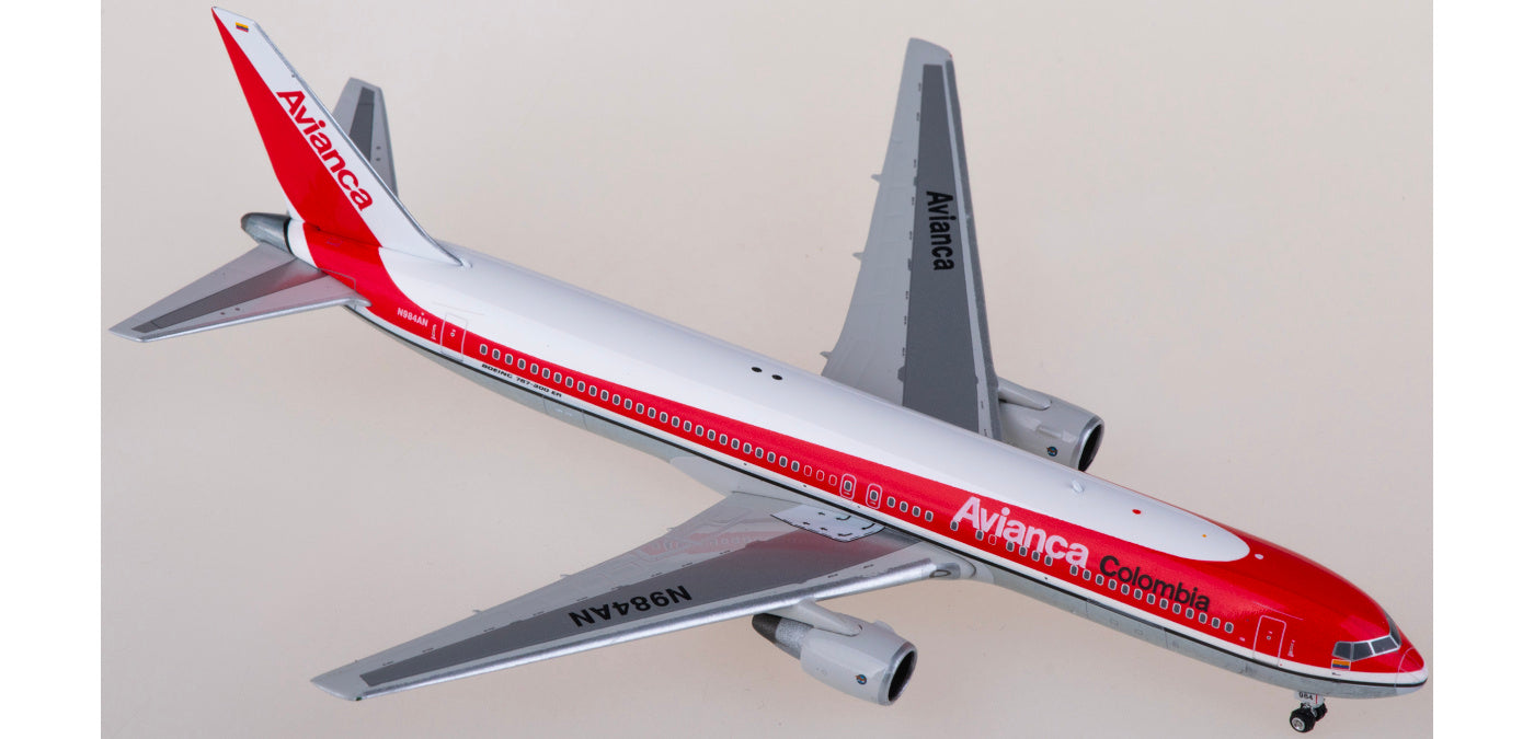 1:400 Phoenix PH11885 Avianca Boeing 767-300ER N984AN Aircraft Model+Free Tractor