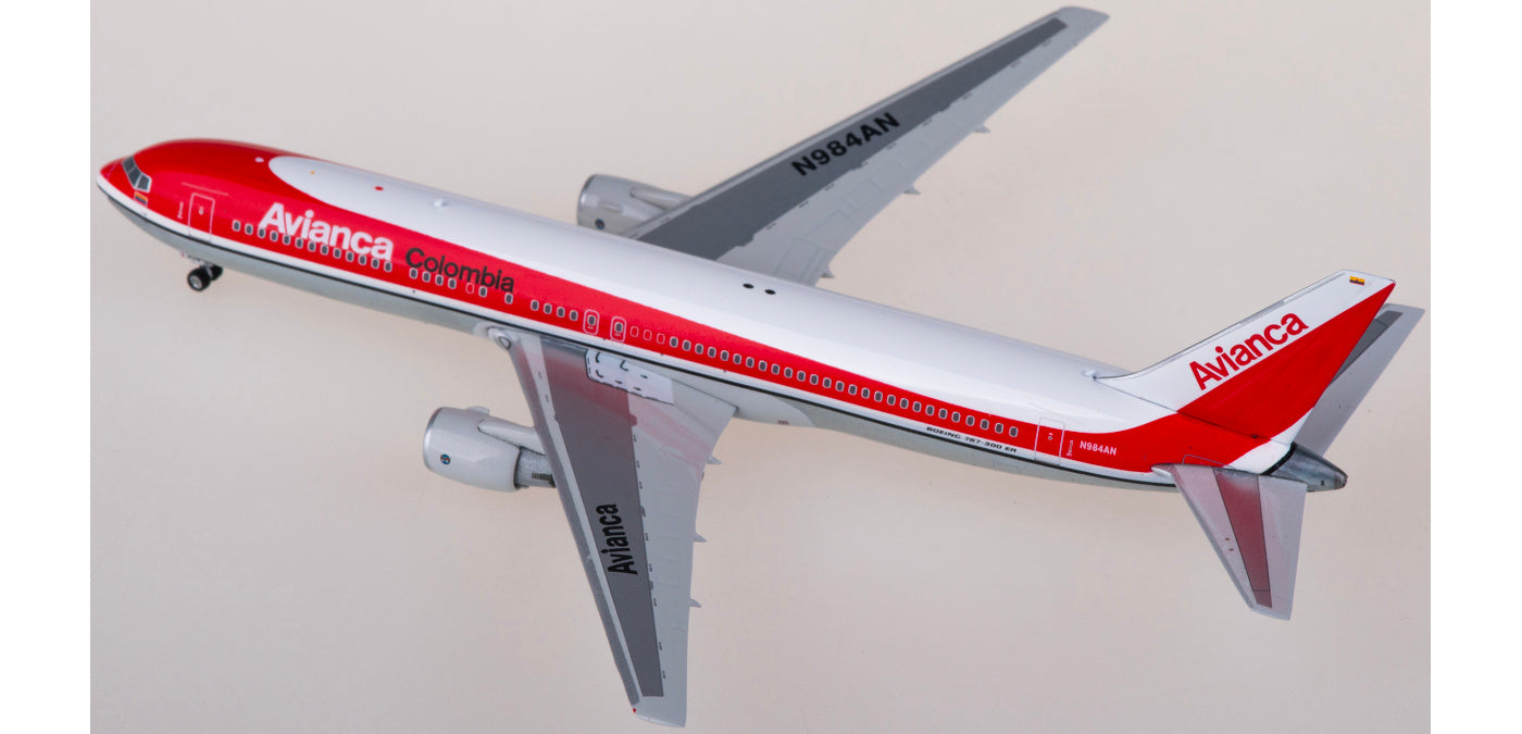 1:400 Phoenix PH11885 Avianca Boeing 767-300ER N984AN Aircraft Model+Free Tractor