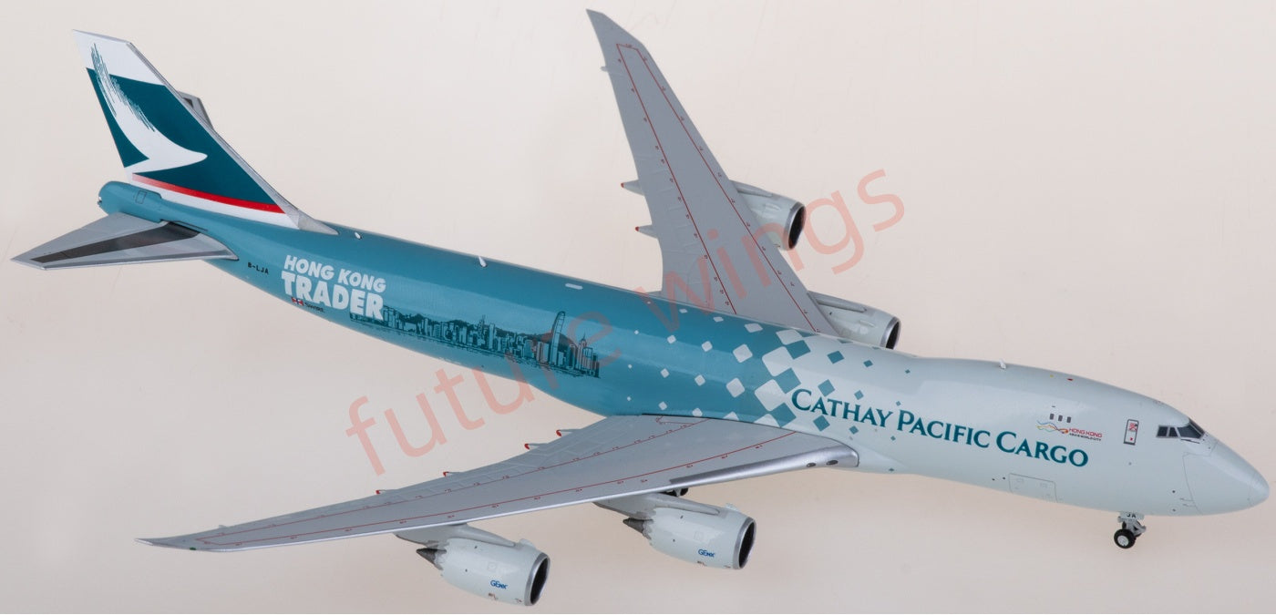 1:400 JC Wings EW4748011 Cathay Pacific Boeing 747-8F B-LJA Aircraft Model+Free Tractor