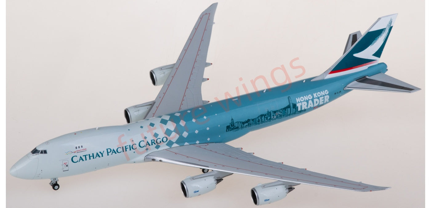 1:400 JC Wings EW4748011 Cathay Pacific Boeing 747-8F B-LJA Aircraft Model+Free Tractor