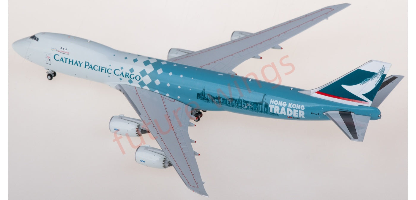 1:400 JC Wings EW4748011 Cathay Pacific Boeing 747-8F B-LJA Aircraft Model+Free Tractor