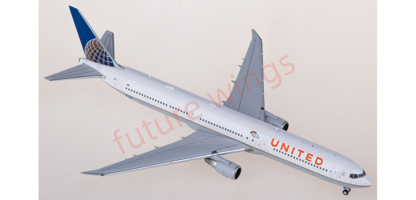 1:400 JC Wings LH4367 United Airlines Boeing 767-400ER N76064 Aircraft Model+Free Tractor