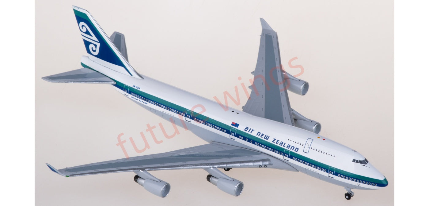 1:400 AeroClassics BBX41688 Air New Zealand Boeing 747-400 ZK-SUH Aircraft Model+Free Tractor