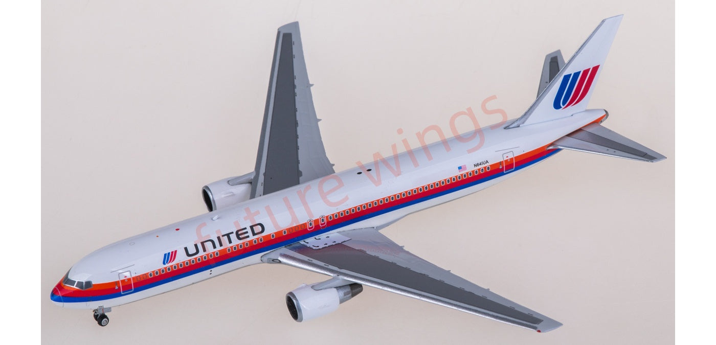1:400 Phoenix PH04617 United Airlines Boeing 767-300ER N641UA Aircraft Model+Free Tractor