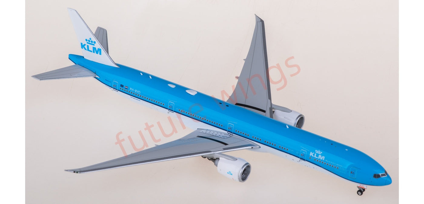 1:400 Phoenix PH11978 KLM Boeing 777-300ER PH-BVD Aircraft Model+Free Tractor