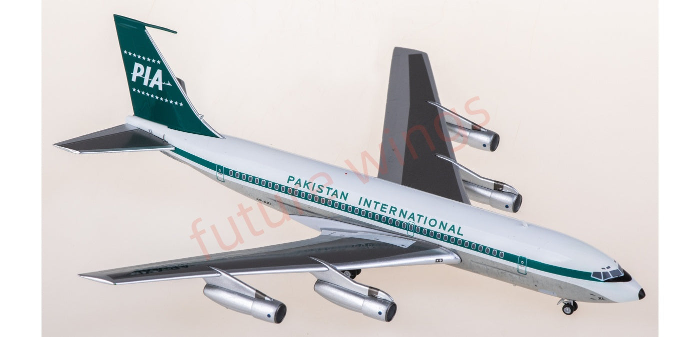 1:200 AeroClassics AC211186A PIA Boeing 720B AP-AXL Aircraft Model