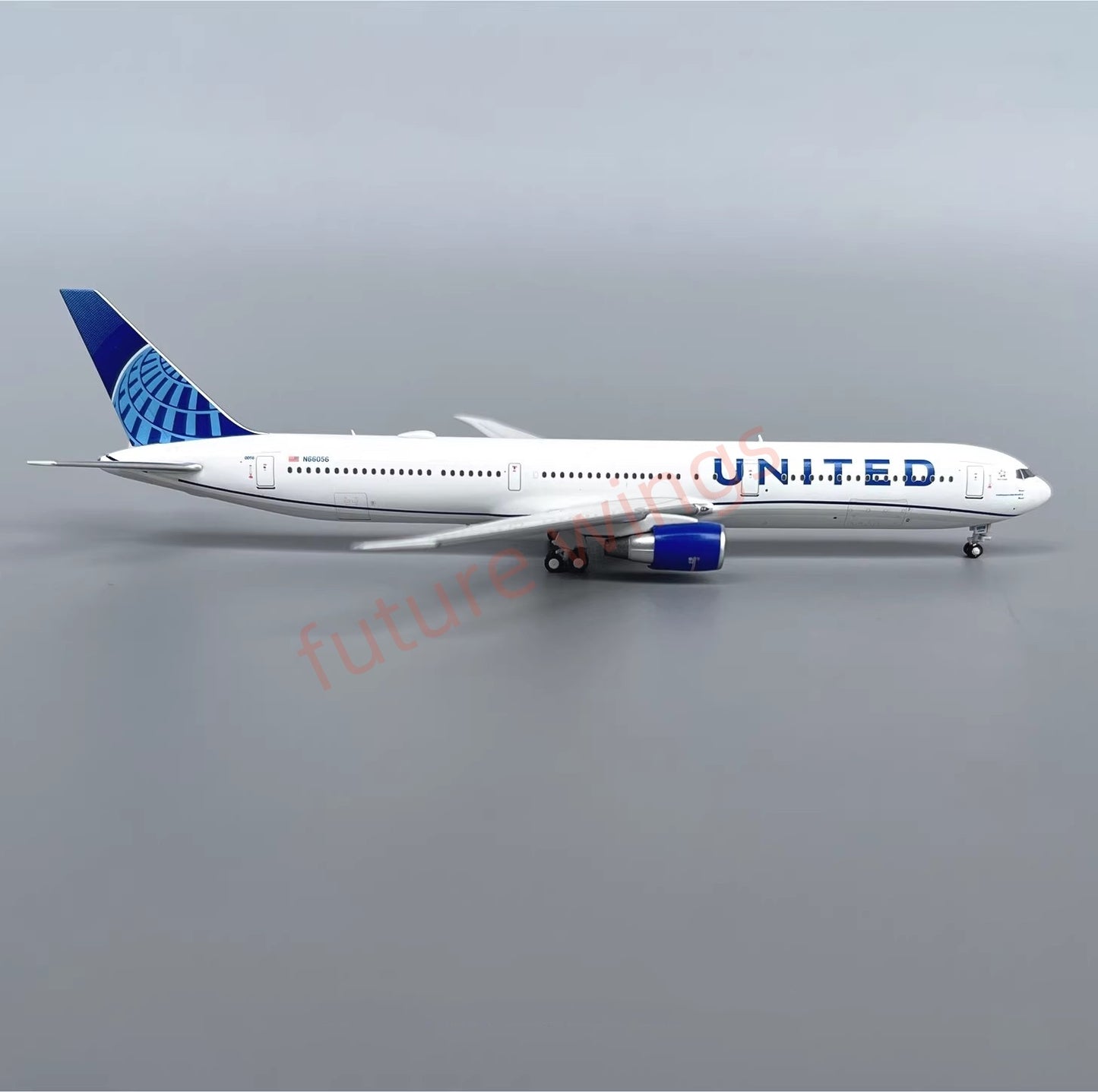 1:400 PandaModel United Airlines B767-400 N66056 Aircraft Model+Free Tractor