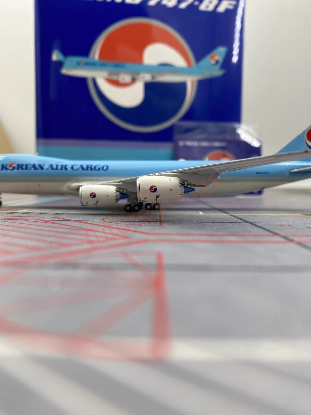 1:400 YY Wings Korean Air B747-8F HL7629 Aircraft Model Free Tractor +Stand