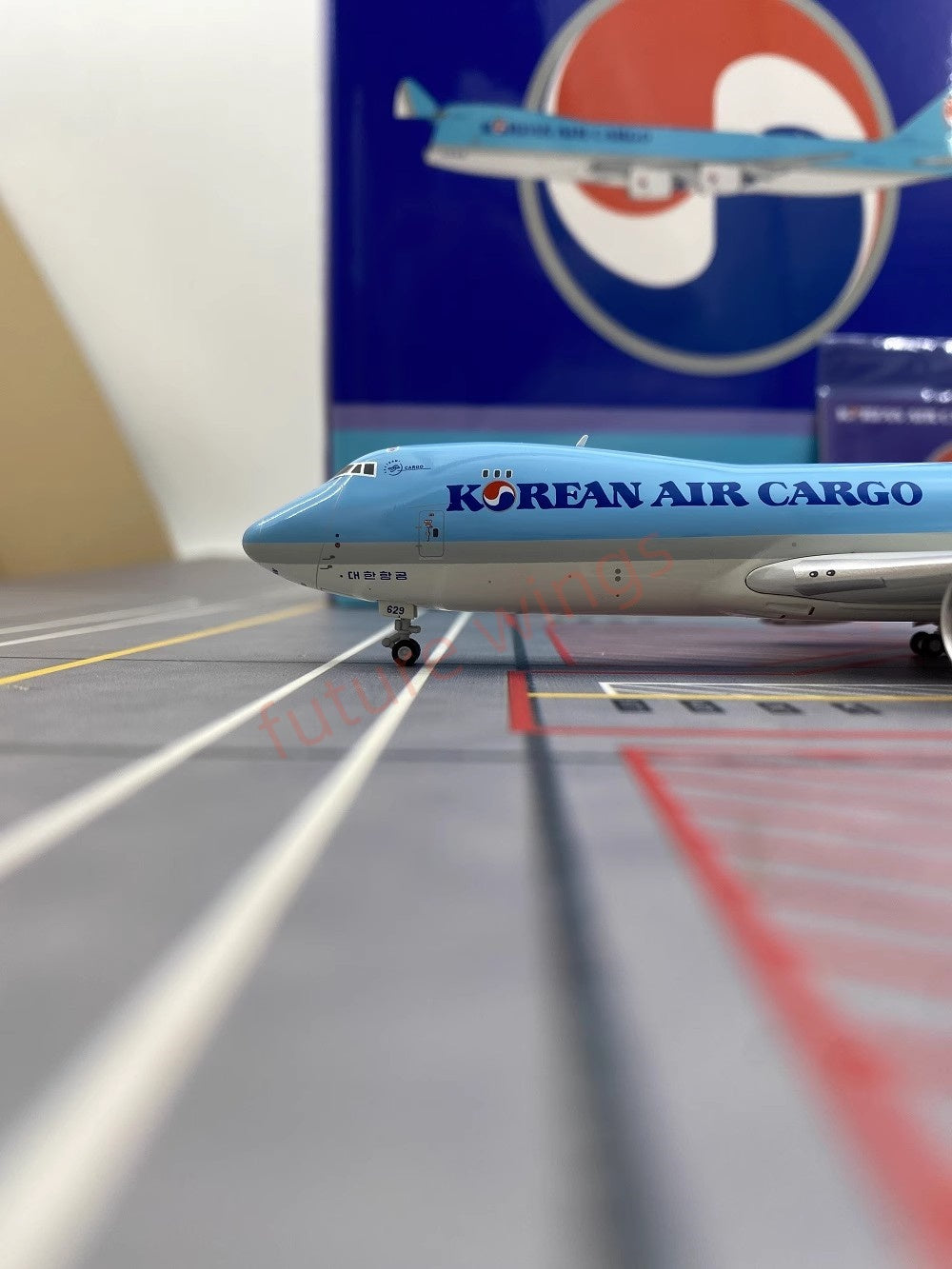 1:400 YY Wings Korean Air B747-8F HL7629 Aircraft Model Free Tractor +Stand