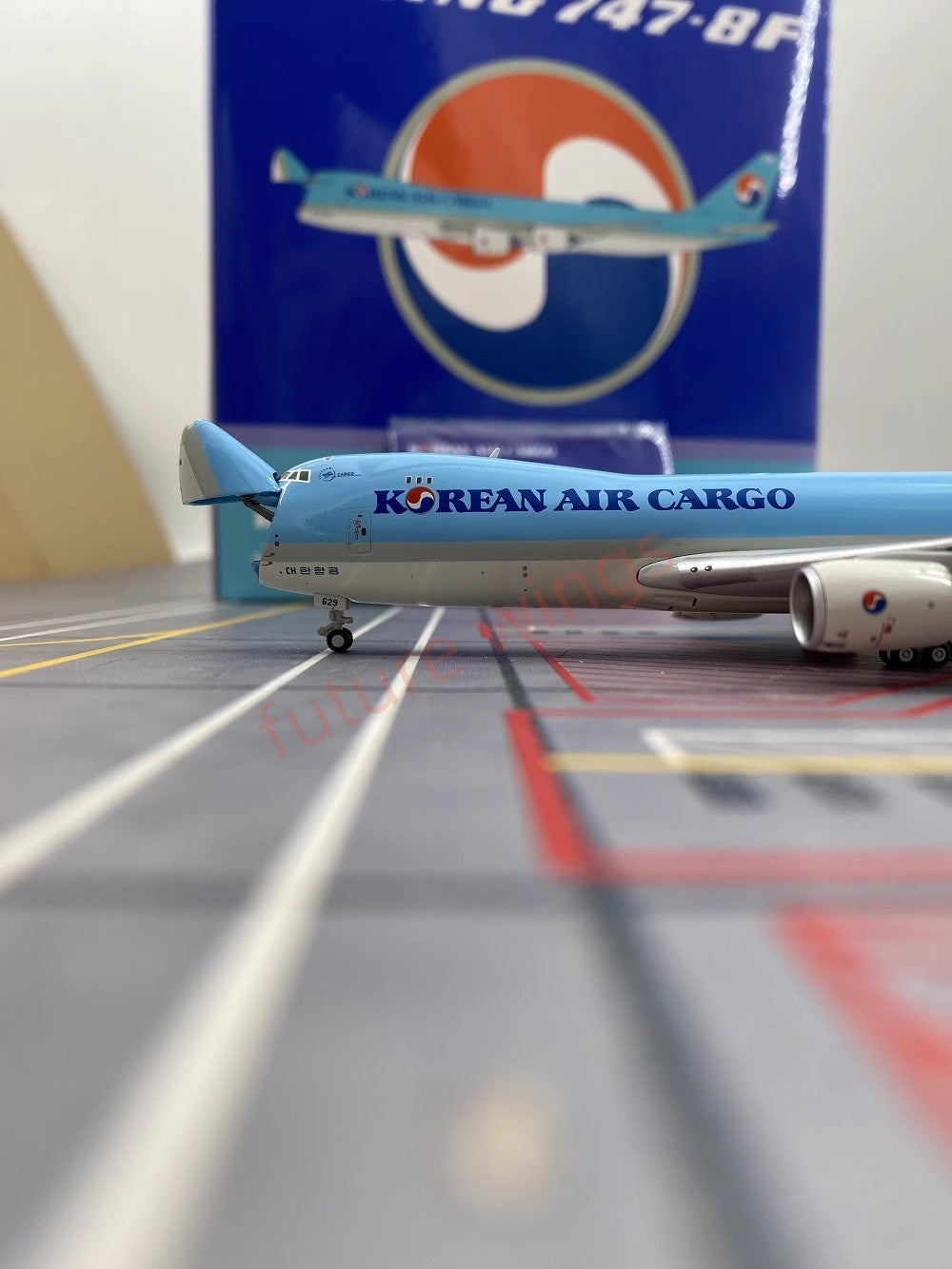 1:400 YY Wings Korean Air B747-8F HL7629 Aircraft Model Free Tractor +Stand