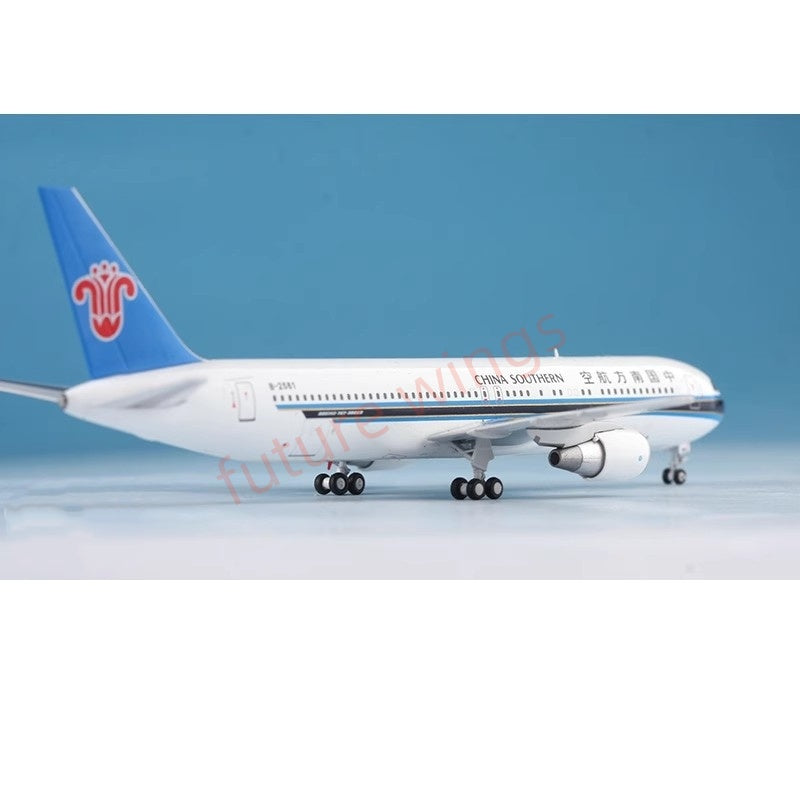 1:400 CW China Southern Airlines B767-300ER B-2561 Aircraft Model+Free Tractor