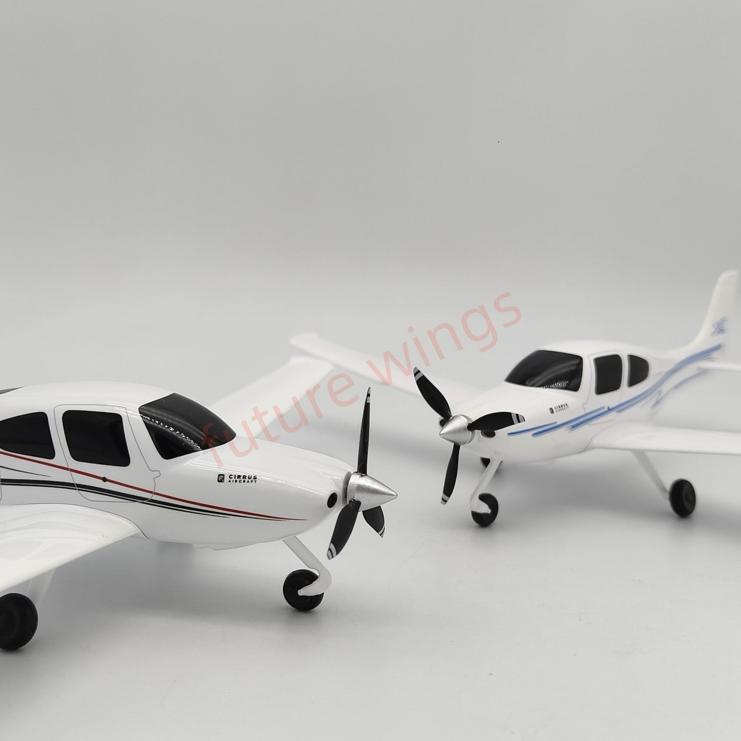1:48 CIRRUS Aircraft CIRRUS SR20/SR22 Plastic Aircraft Model With Stand