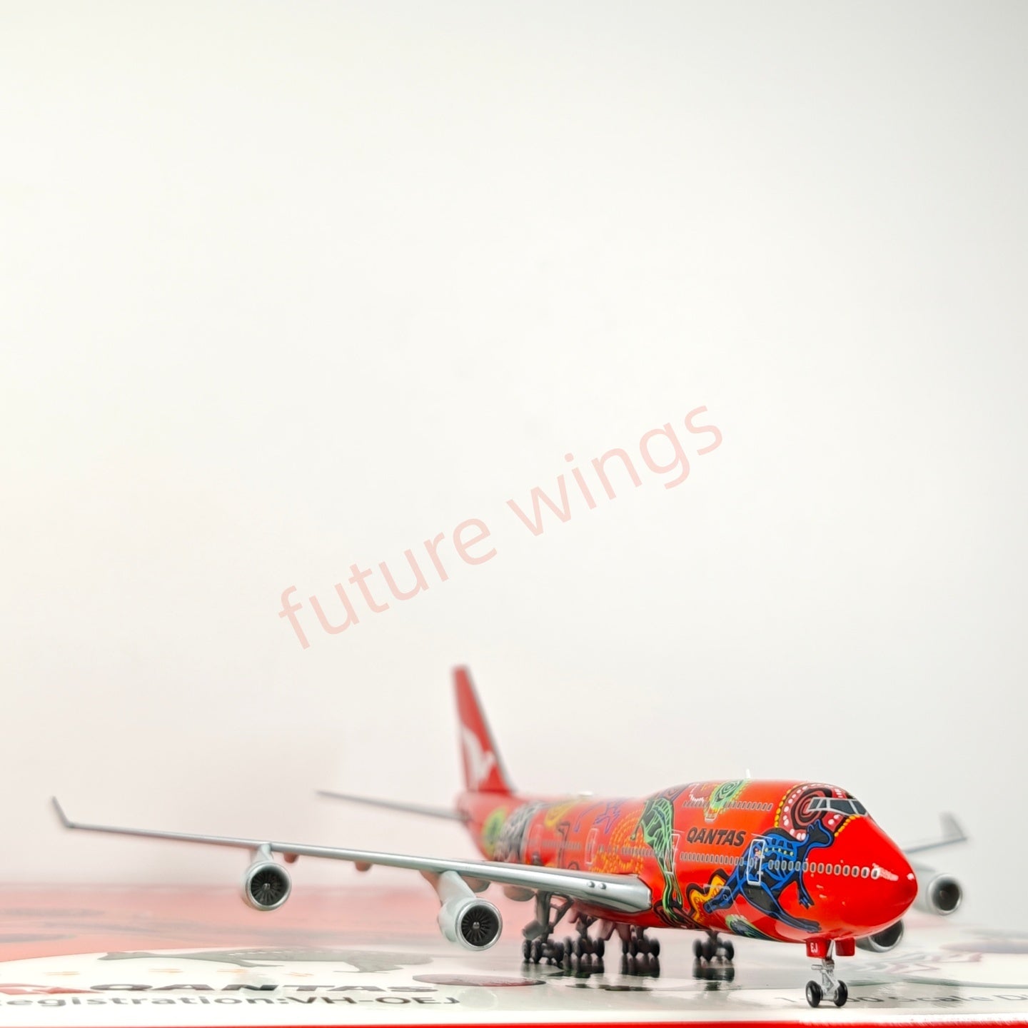 1:400 HX Models Qantas Airways B747-400 VH-OEJ Aircraft Model Free Tractor +Stand