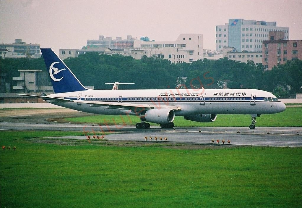 1:200 InFlight200* China XingJiang Airlines B757-200 B-2852 Aircraft Model
