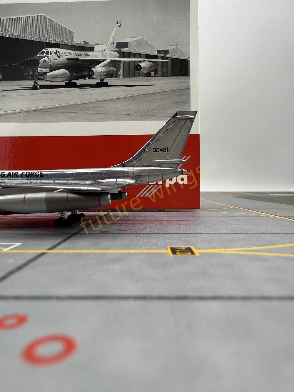 1:200 Herpa Wings 572736 USAF B-58A(59-2461)Diecast Aircraft Model