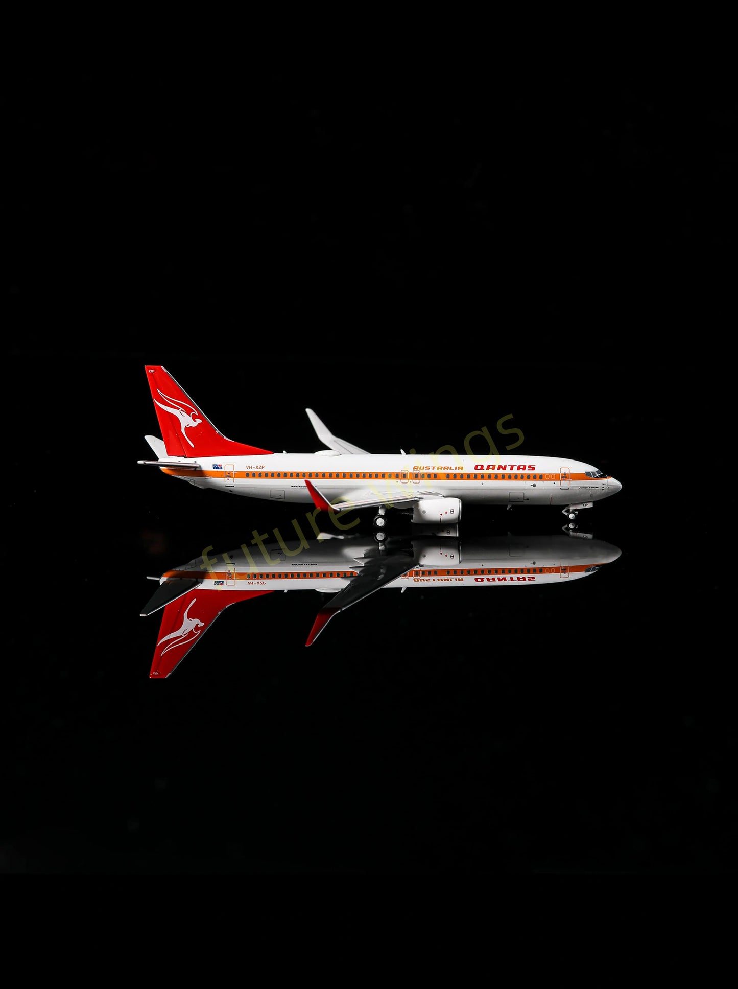 1:400 AeroPolaris 7380012 Qantas Airways B737-800 VH-XZP Aircraft Model+Free Tractor