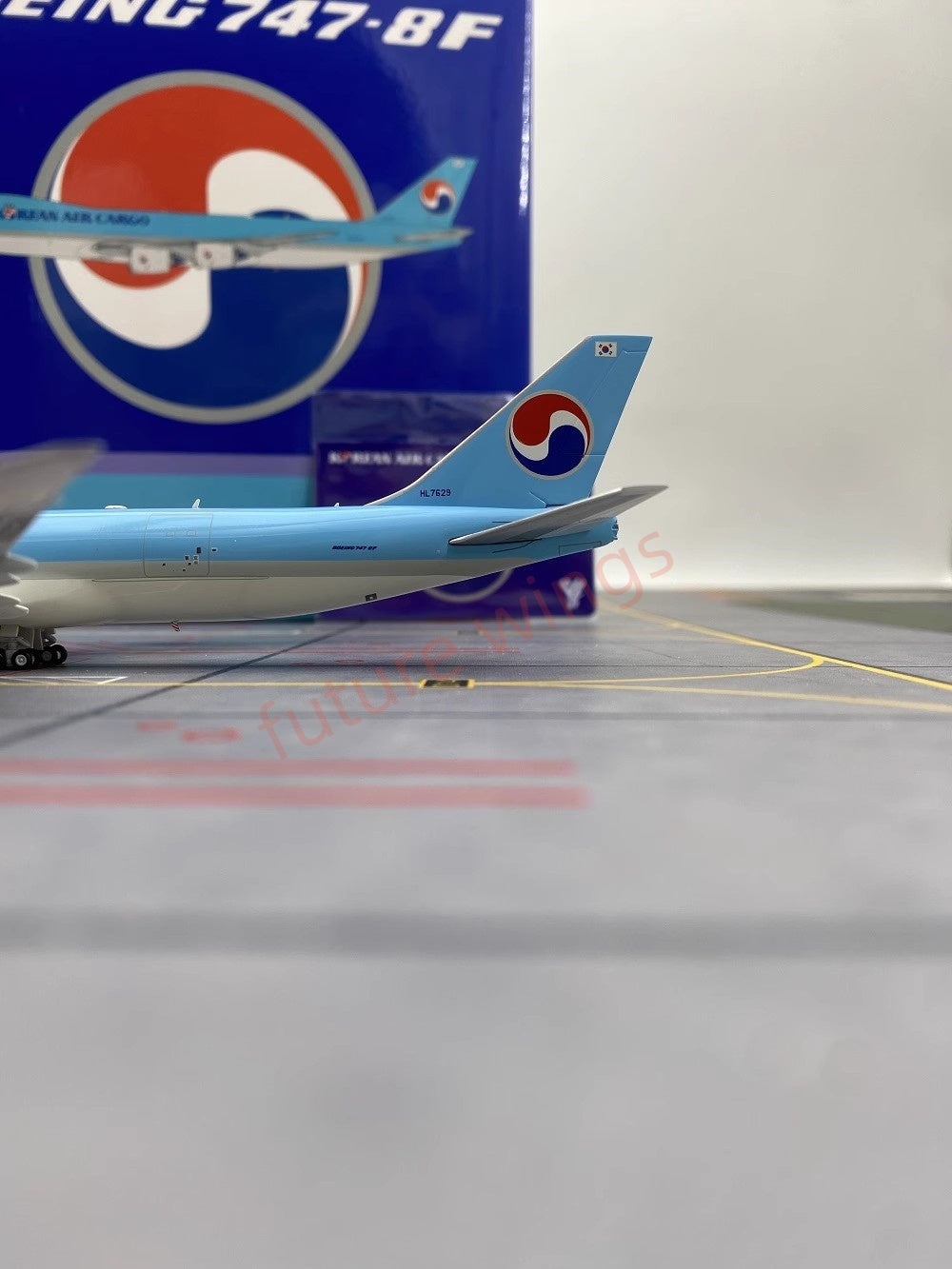 1:400 YY Wings Korean Air B747-8F HL7629 Aircraft Model Free Tractor +Stand
