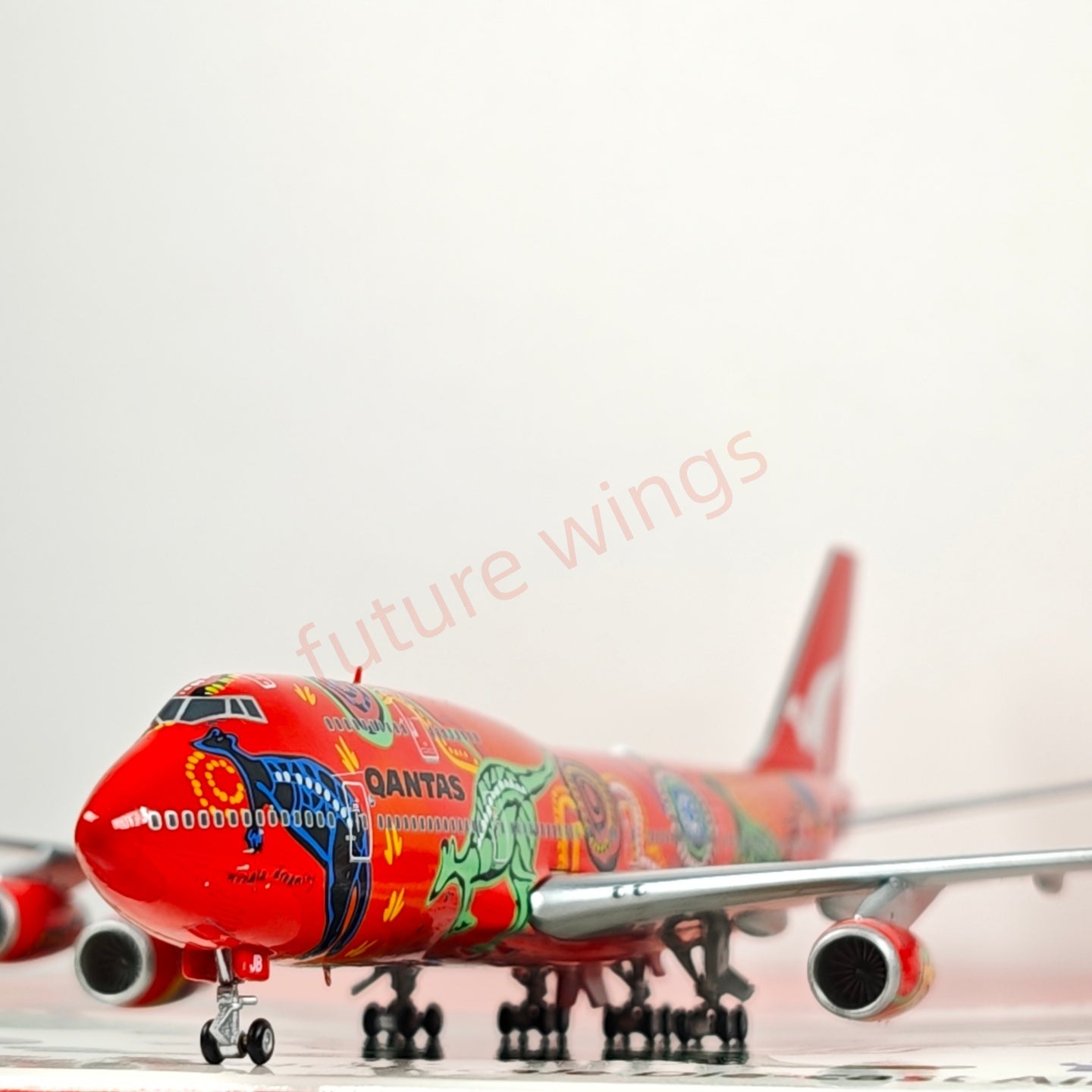 1:400 HX Models Qantas Airways B747-400 VH-OJB Aircraft Model Free Tractor +Stand