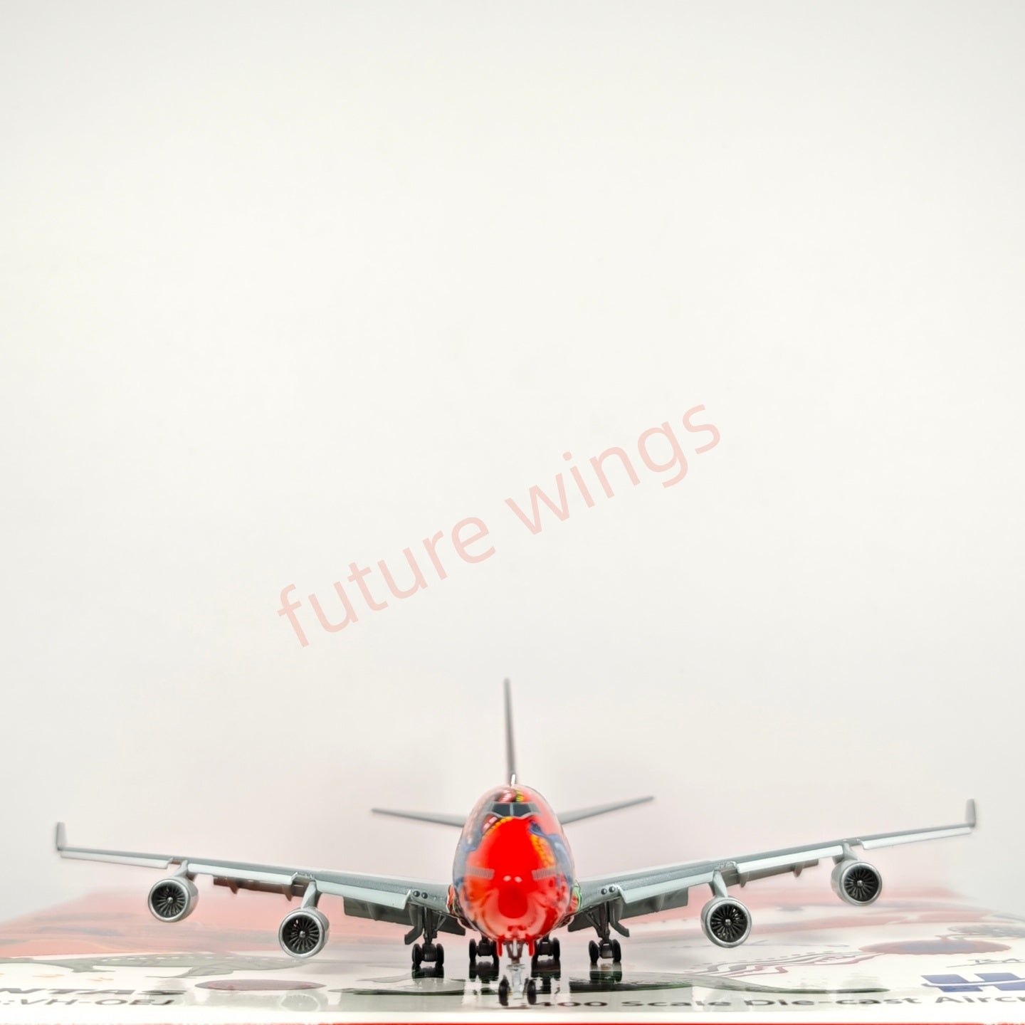 1:400 HX Models Qantas Airways B747-400 VH-OEJ Aircraft Model Free Tractor +Stand