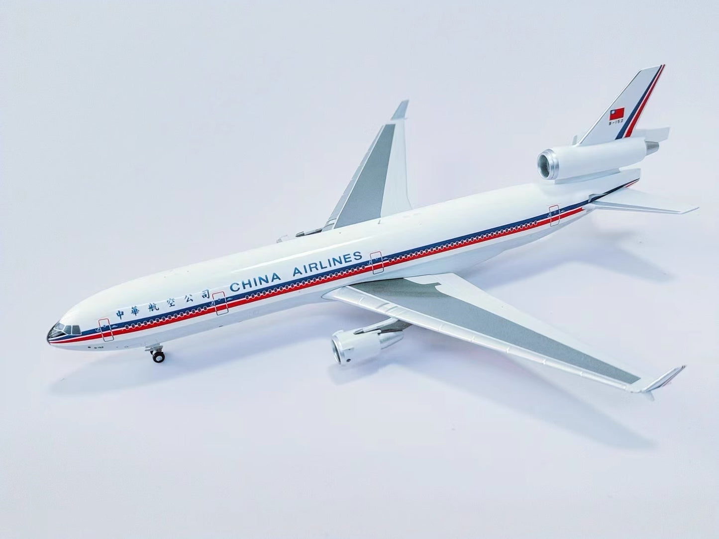1:400 C Model C0033 China Airlines McDonnell Douglas MD-11 B-152 Aircraft Model+Free Tractor
