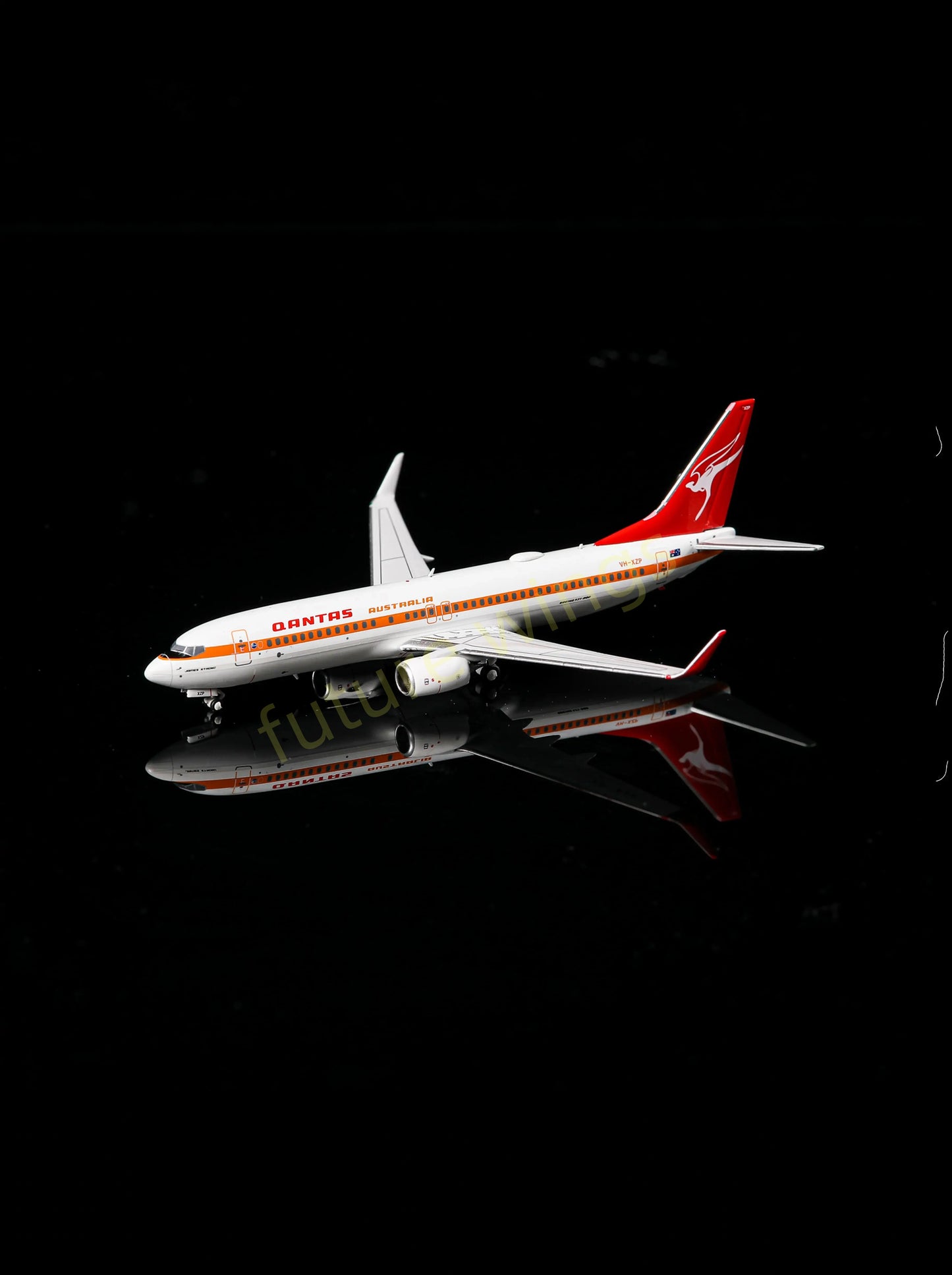 1:400 AeroPolaris 7380012 Qantas Airways B737-800 VH-XZP Aircraft Model+Free Tractor