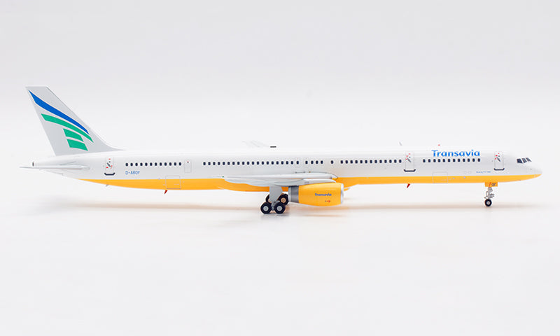 1:200 B-Models Transavia Airlines B757-300 B-ABOF Aircraft Model With Stand