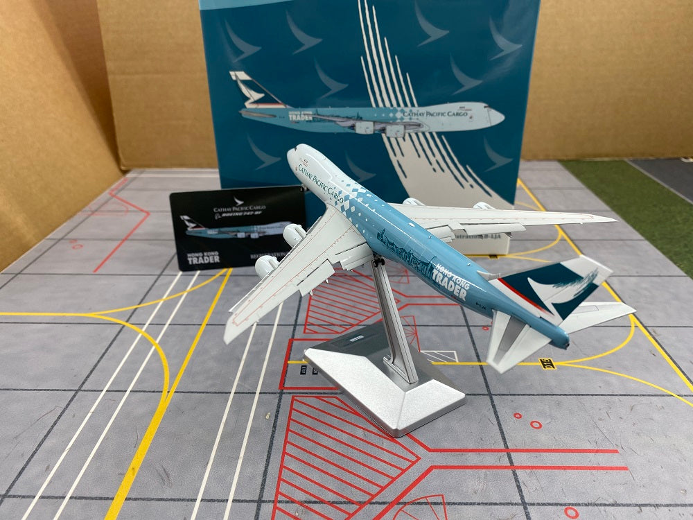 1:400 YY Wings Cathay Pacific Boeing 747-8F B-LJA Aircraft Model +Free Tractor