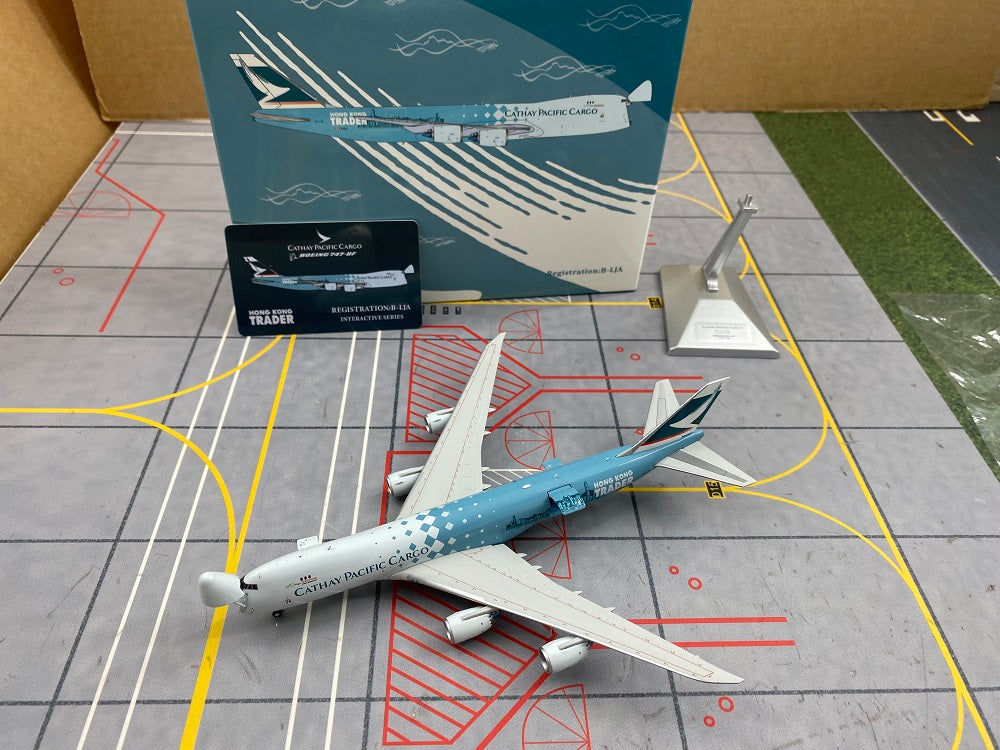 1:400 YY Wings Cathay Pacific Boeing 747-8F B-LJA Aircraft Model +Free Tractor