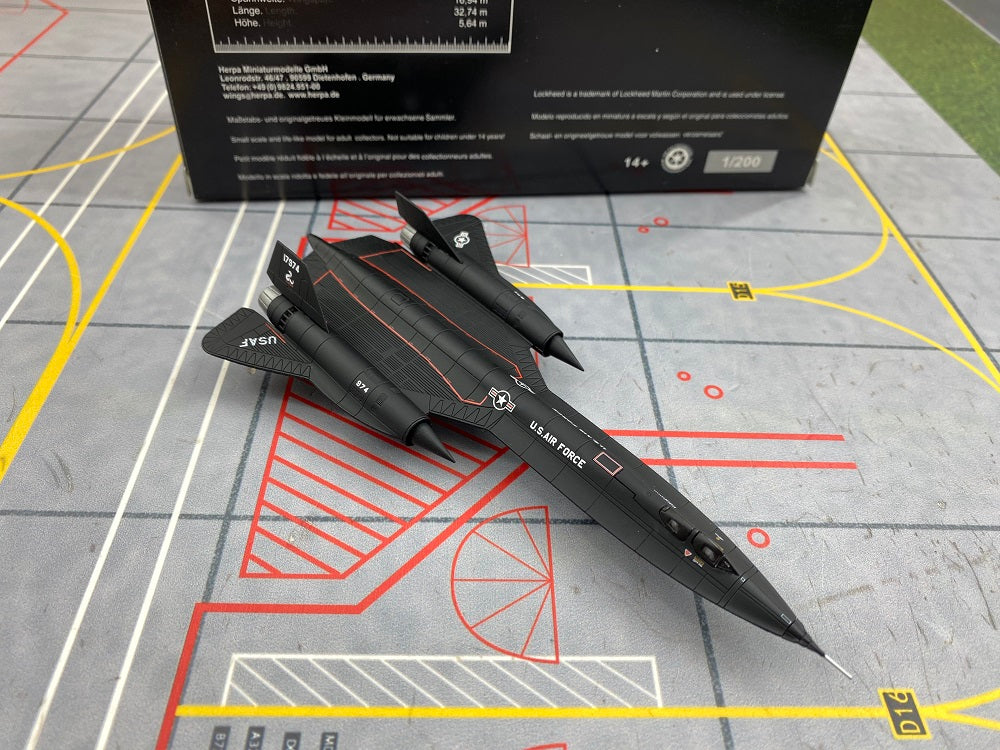 1:200 Herpa Wings USAF SR 71 Blackbird Diecast Aircraft Model