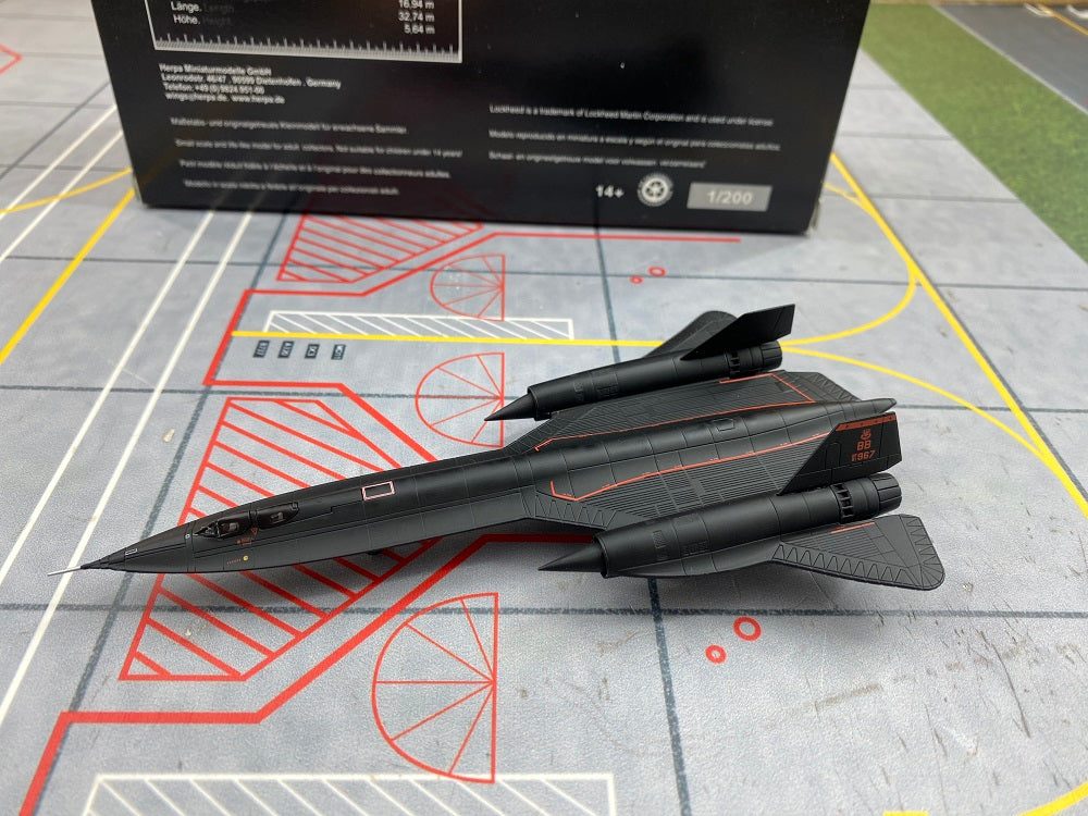 1:200 Herpa Wings USAF SR 71 Blackbird Diecast Aircraft Model