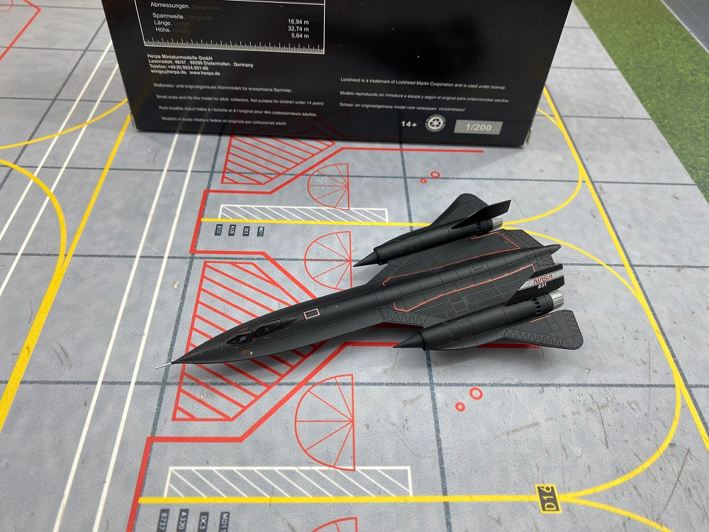 1:200 Herpa Wings USAF SR 71 Blackbird Diecast Aircraft Model