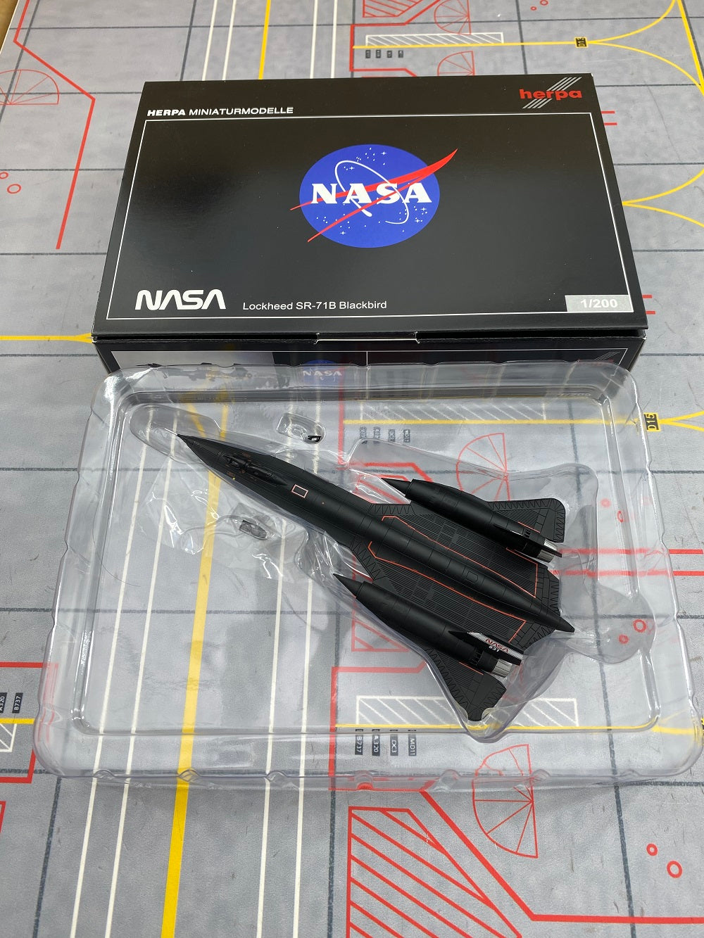 1:200 Herpa Wings USAF SR 71 Blackbird Diecast Aircraft Model