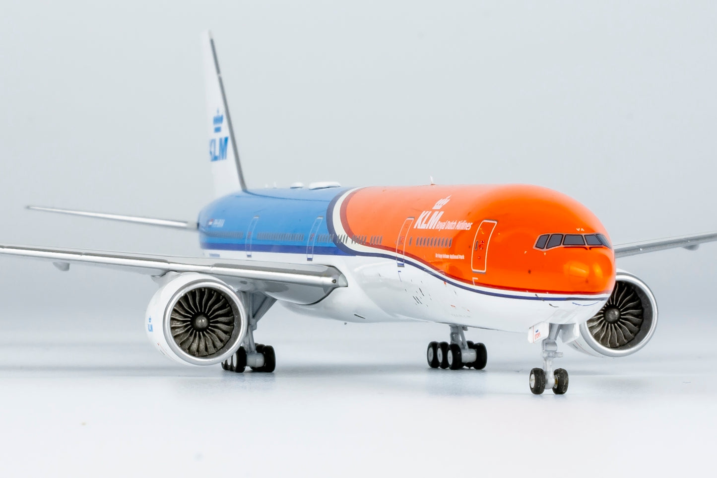 1:400 NG Models NG73040 KLM Boeing 777-300ER PH-BVA Aircraft Model+Free Tractor