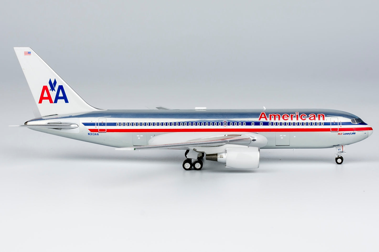 1:400 NG Models NG16001 American Airlines Boeing 767-200 N313AA Aircraft Model+Free Tractor