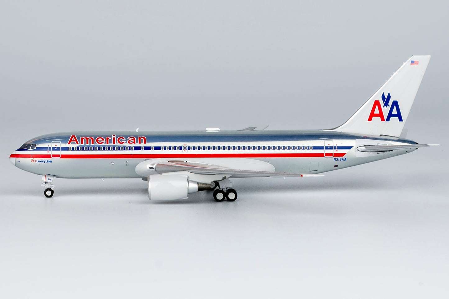 1:400 NG Models NG16001 American Airlines Boeing 767-200 N313AA Aircraft Model+Free Tractor