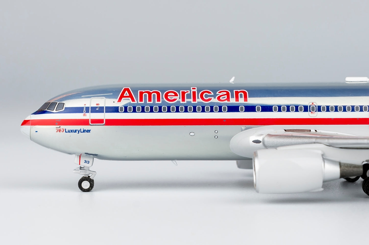 1:400 NG Models NG16001 American Airlines Boeing 767-200 N313AA Aircraft Model+Free Tractor