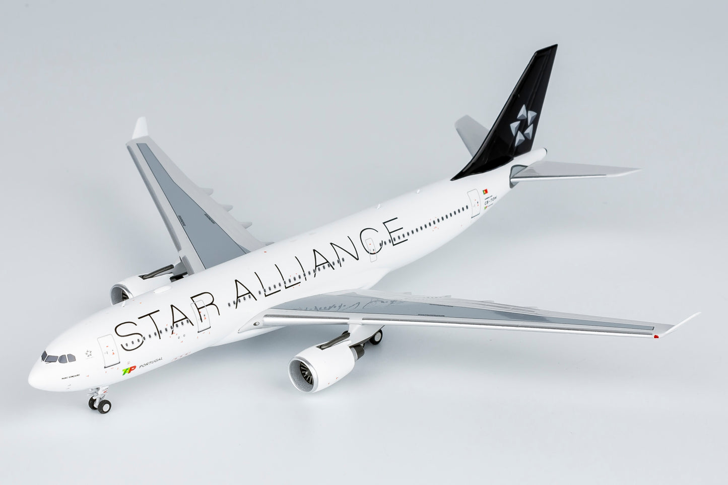 1:400 NG Models NG61085 TAP Portugal Airbus A330-200 CS-TOH "STAR ALLANCE" Aircraft Model+Free Tractor