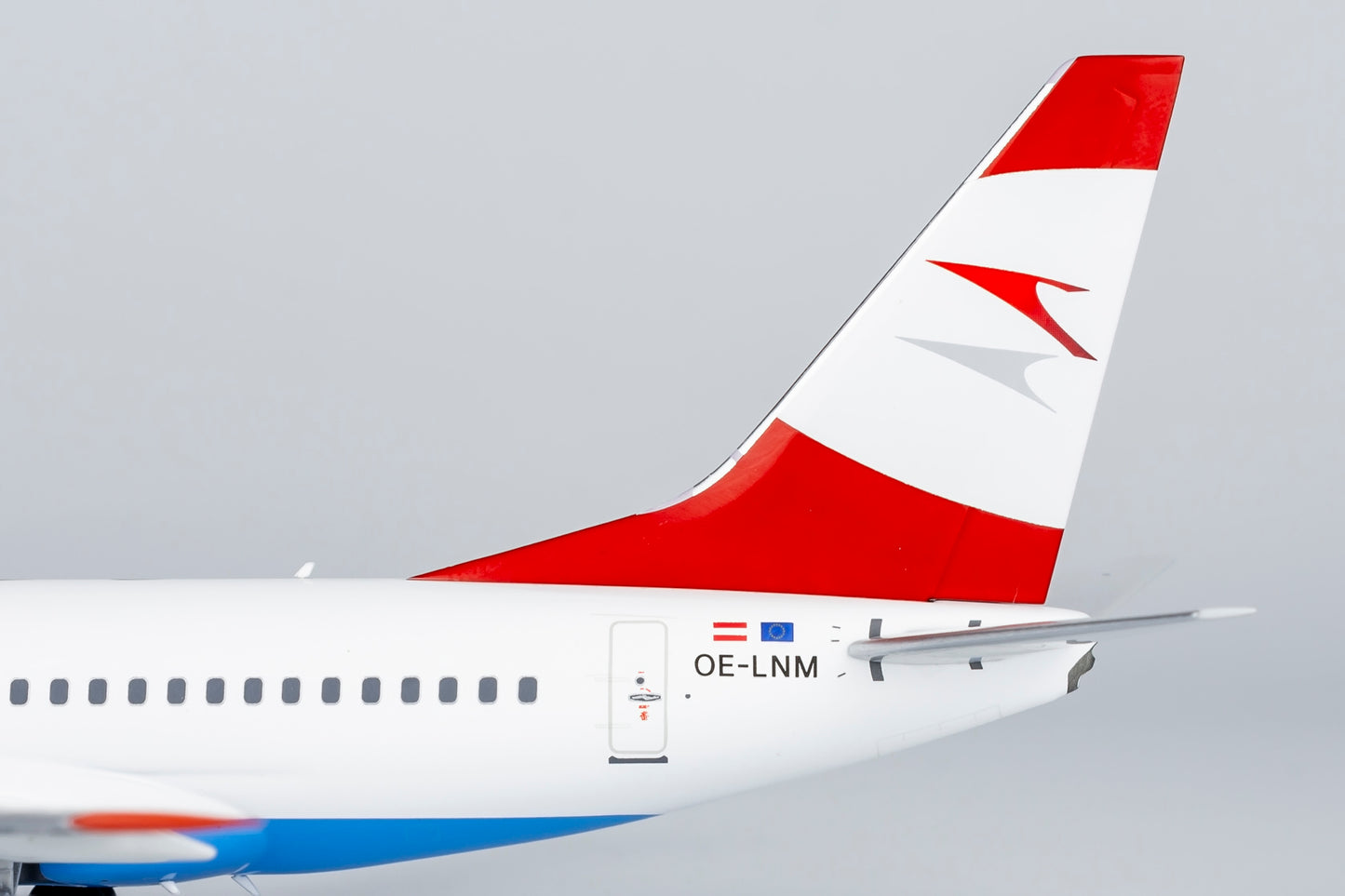 1:200 NG Models NG06007 Austrian Airlines Boeing 737-600 OE-LNM Aircraft Model