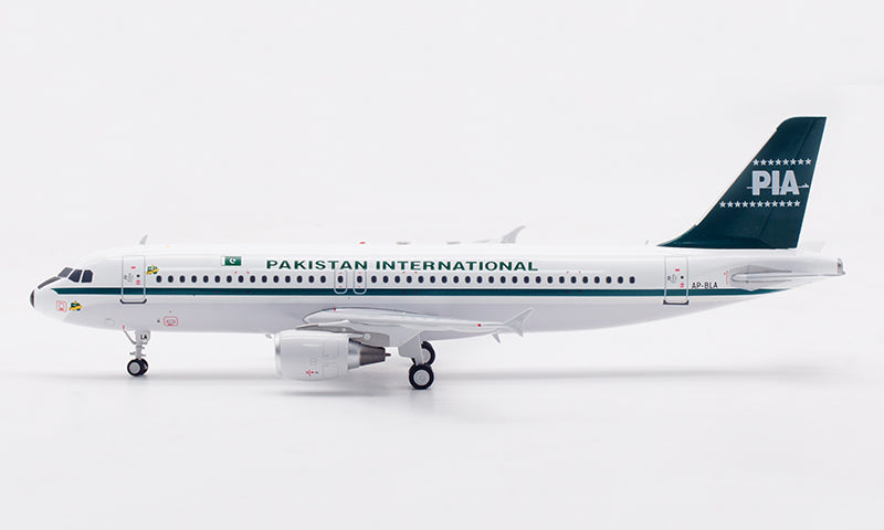 1:200 InFlight200 Pakistan International Airlines A320 AP-BLA Aircraft Model With Stand