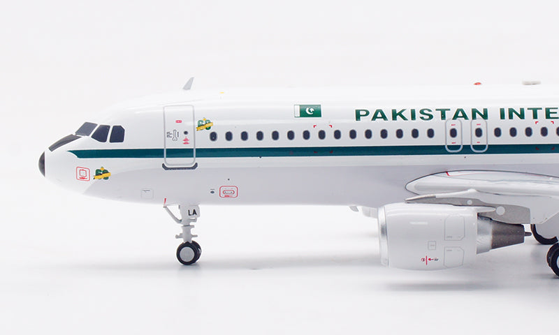 1:200 InFlight200 Pakistan International Airlines A320 AP-BLA Aircraft Model With Stand