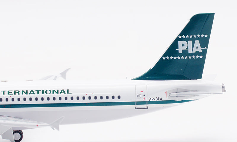 1:200 InFlight200 Pakistan International Airlines A320 AP-BLA Aircraft Model With Stand