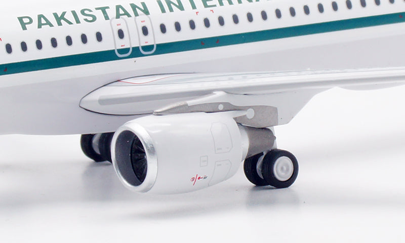 1:200 InFlight200 Pakistan International Airlines A320 AP-BLA Aircraft Model With Stand