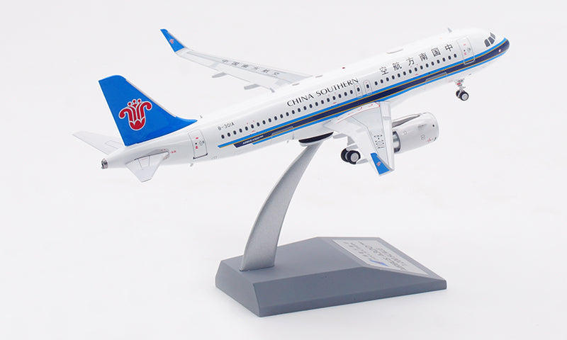 1:200 Aviation200 China Southern Airlines A320NEO B-301A Aircraft Model With Stand